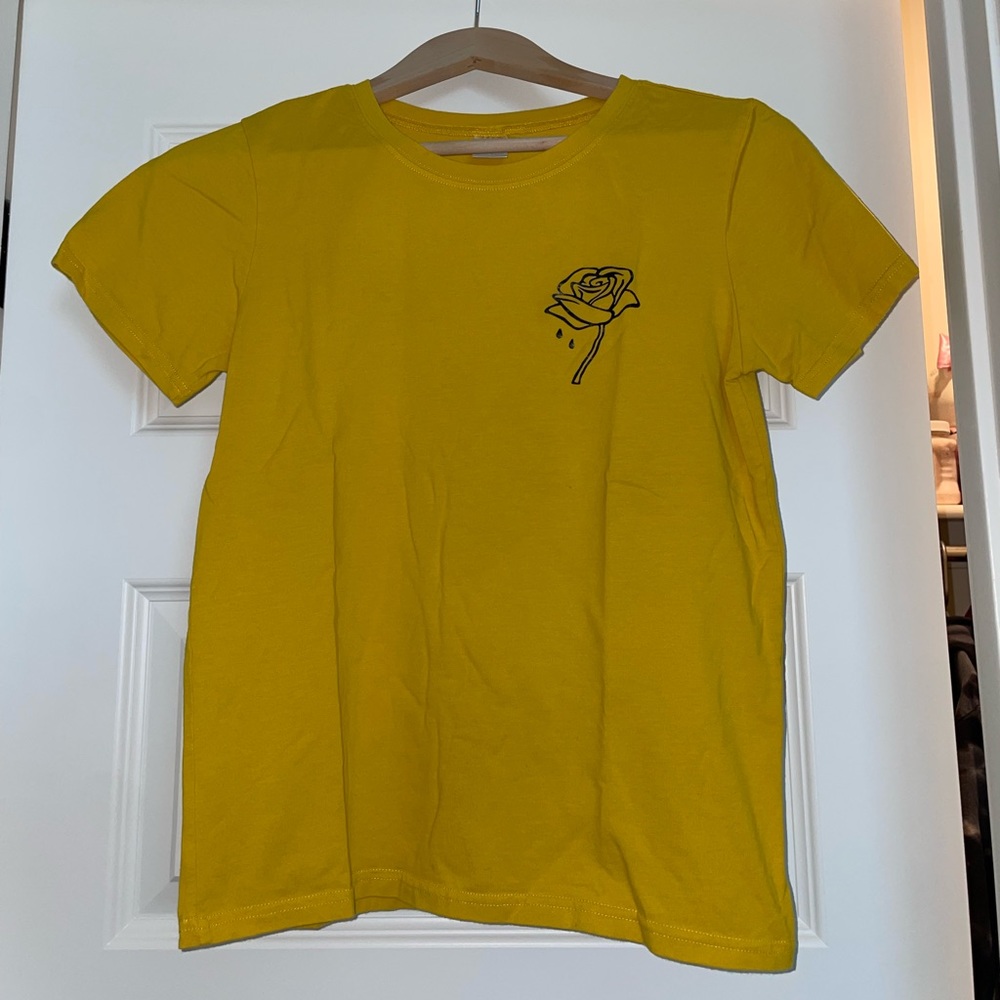 Yellow shirt with black outlined rose